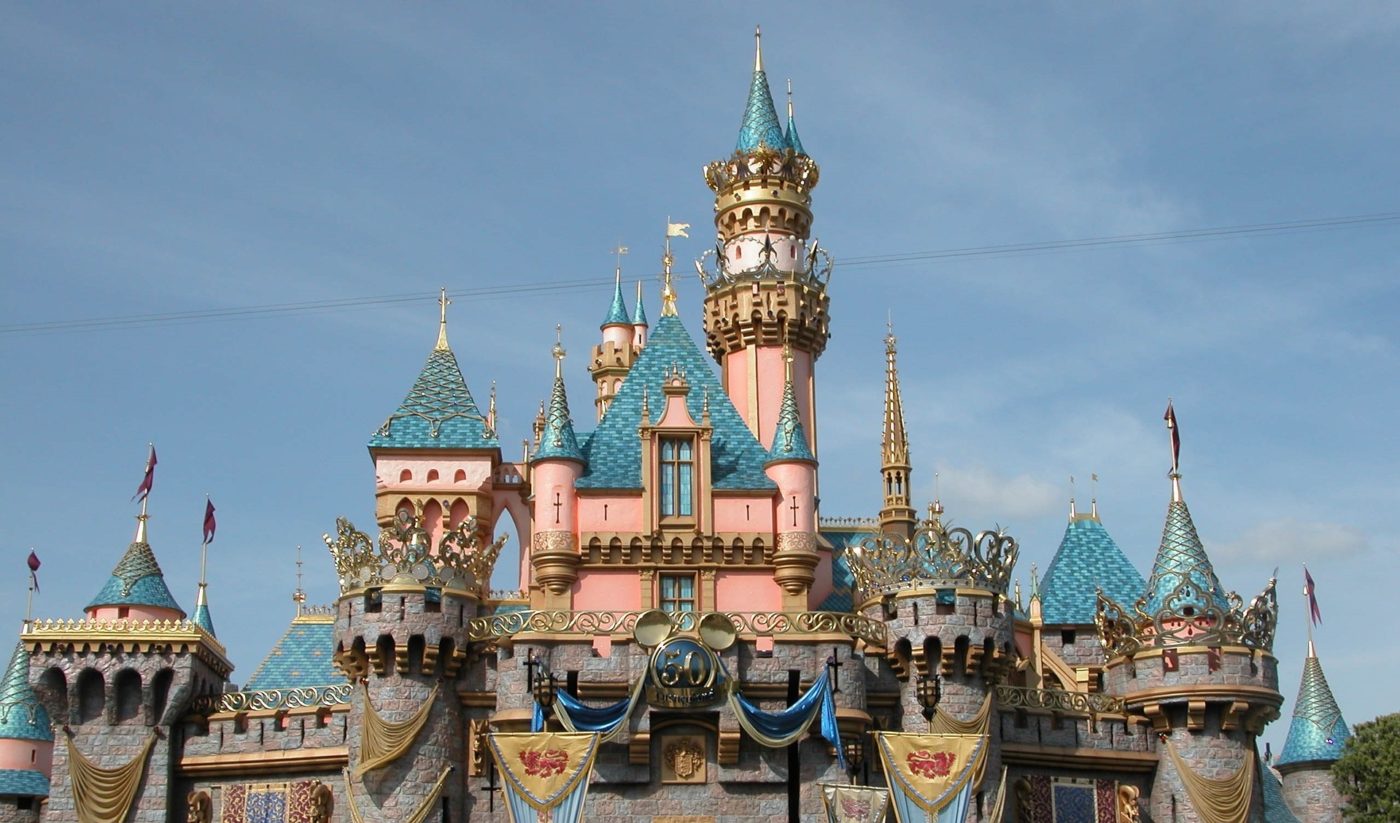 Κέντρο εμβολιασμών η Disneyland της Καλιφόρνιας