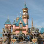 Κέντρο εμβολιασμών η Disneyland της Καλιφόρνιας