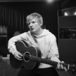 Γιατί ο Ed Sheeran βιντεογραφεί τις ηχογραφήσεις του