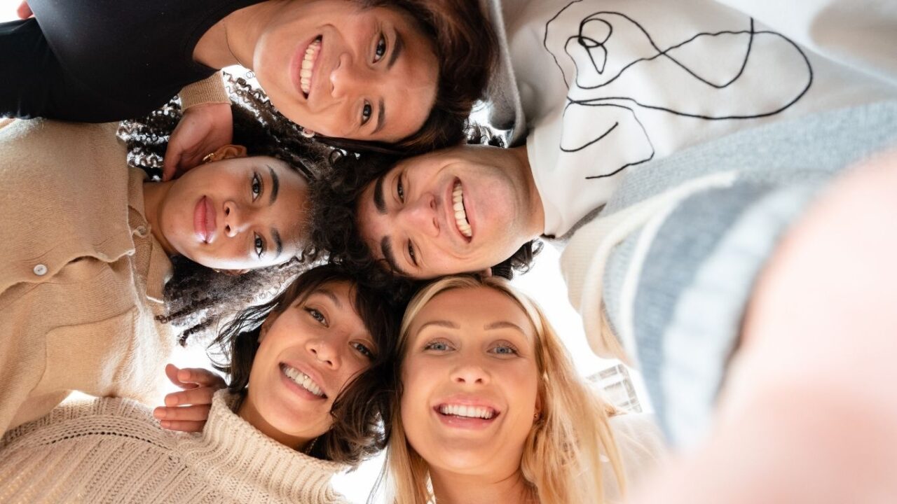 Selfie Therapy: Τι κρύβεται πίσω από τη νέα μόδα