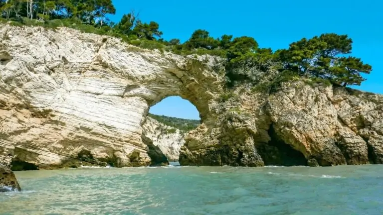 Η Αψίδα των Ερωτευμένων θύμα της κακοκαιρίας στην Ιταλία