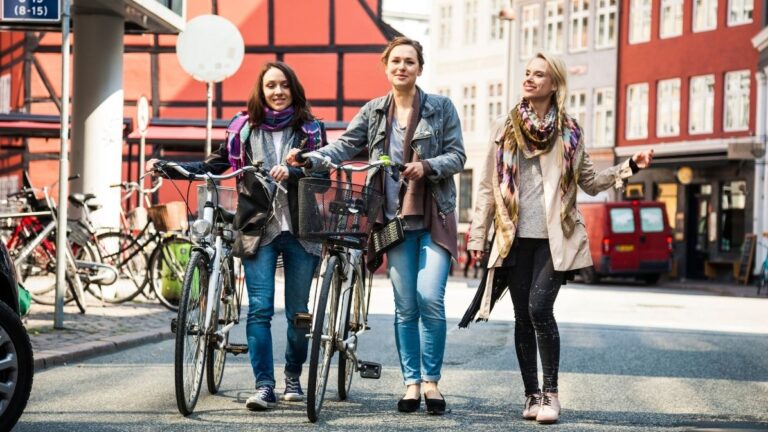 Όταν ο υπερτουρισμός γίνεται πρόβλημα, Κατερίνα Σταματελοπούλου